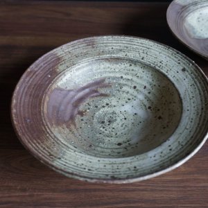 画像2: 絹白釉櫛目リム鉢